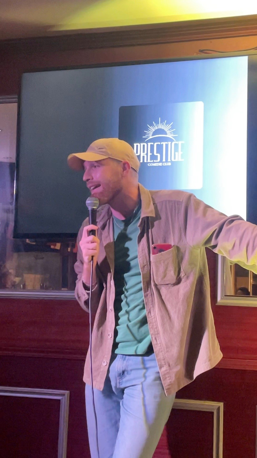 Anton-everest-comedy-club-paris